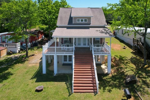 Saluda Shores Sleeps 11 House in Leesville