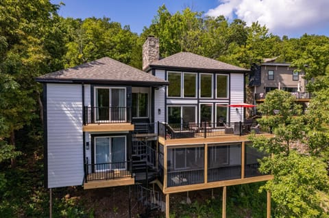 SHELTER COVE House in Lake of the Ozarks