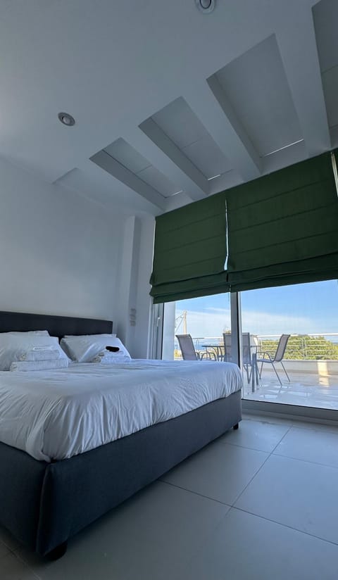 Bed, Bedroom, Sea view