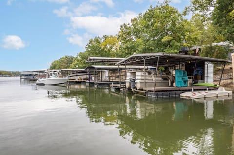 LOTO BREEZE 2 House in Lake of the Ozarks