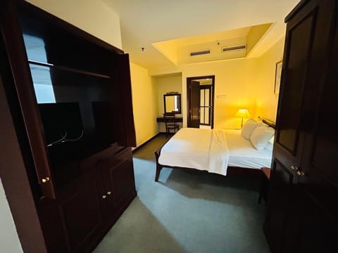 Communal lounge/ TV room, Bed, Bedroom, wardrobe, air conditioner