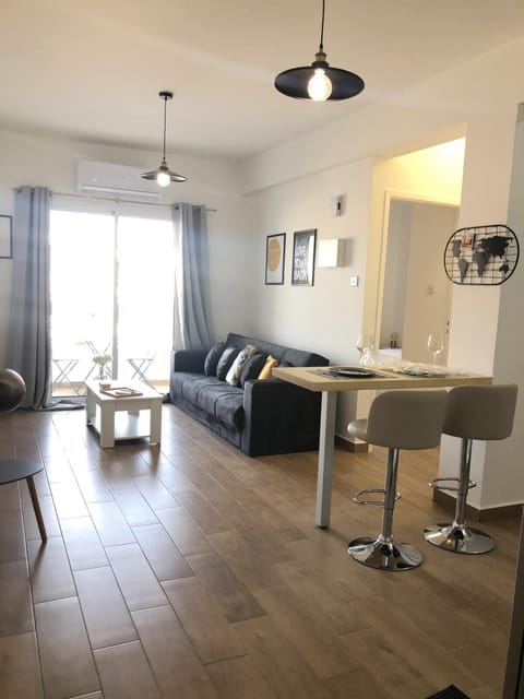 Kitchen or kitchenette, Living room, Seating area