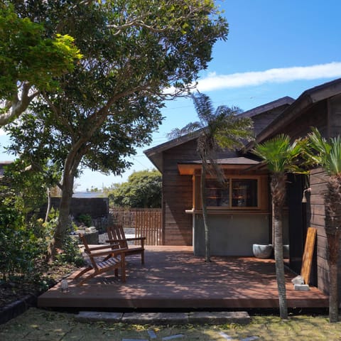 Property building, Day, Balcony/Terrace, Garden view