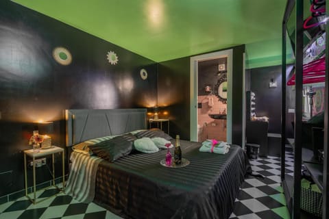 Bed, Photo of the whole room, Bedroom
