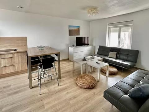 TV and multimedia, Living room, Dining area
