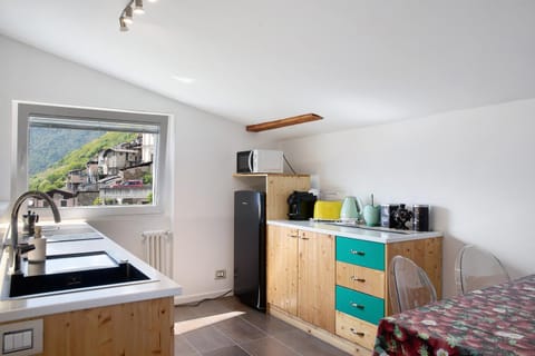 Kitchen or kitchenette, Living room