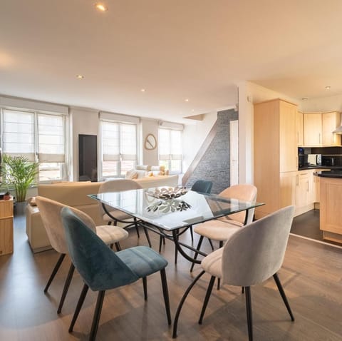 Living room, Dining area