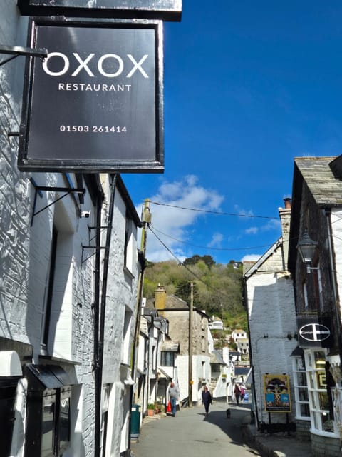 Property building, Property logo or sign, Neighbourhood, Street view, Location