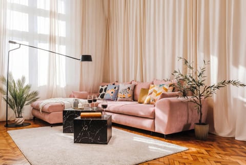 Living room, internet