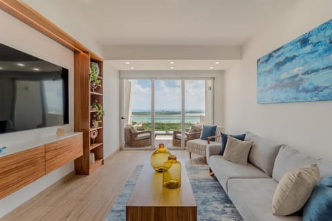 Communal lounge/ TV room, TV and multimedia, Living room, Seating area