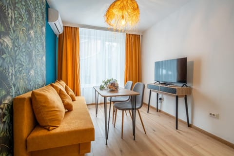 TV and multimedia, Living room, Dining area