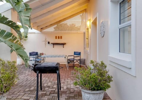 Whale - a - While Apartment in Hermanus