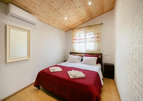 Bed, Photo of the whole room, Bedroom, towels, air conditioner