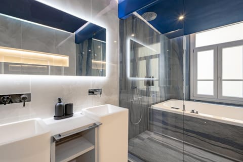 Shower, Hot Tub, Bathroom, Bath