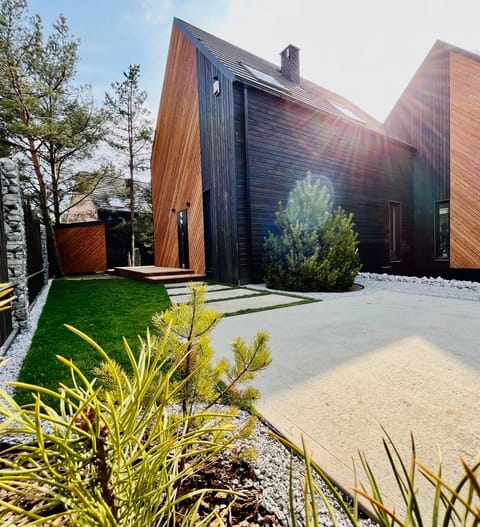 Property building, Spring, Day, Garden