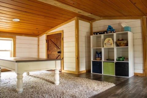 Charming Cabin - Pondview - Hot Tub Cabin in Ozark Mountains