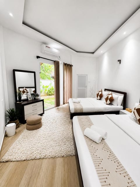 Facade/entrance, Bed, Bedroom