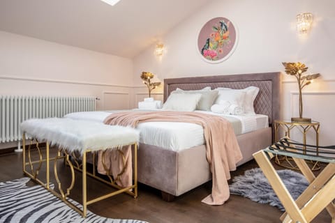 Bed, Photo of the whole room, Bedroom