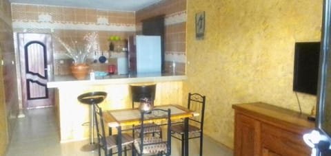 TV and multimedia, Kitchen or kitchenette, Living room, Seating area