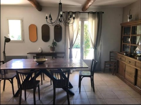 Maison avec Studio indépendant Villa in L'Isle-sur-la-Sorgue