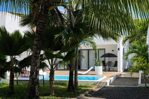 Property building, Day, Garden, Garden view, Pool view, Swimming pool, sunbed