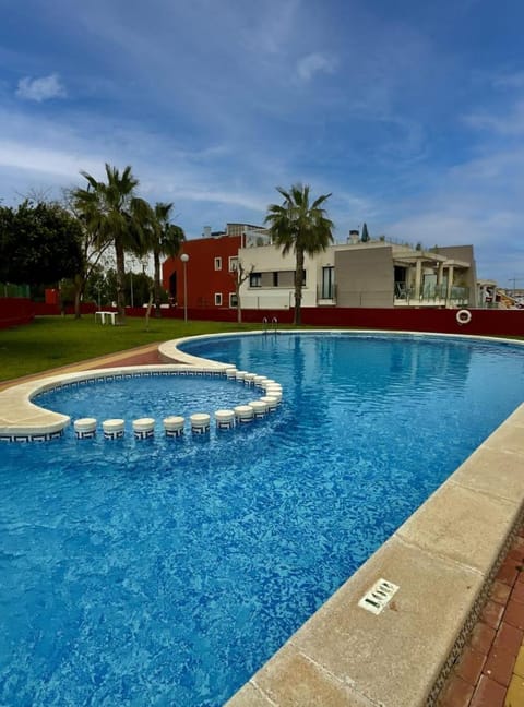Swimming pool, Swimming pool