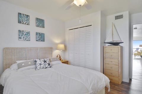 Bed, Bedroom, furniture, air conditioner