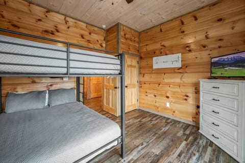 Bed, TV and multimedia, Photo of the whole room, Bedroom, bunk bed