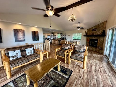 Living room, Seating area, fireplace