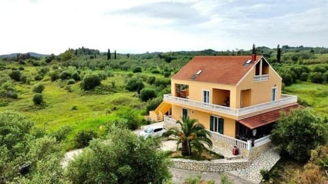 Property building, Natural landscape, Garden view