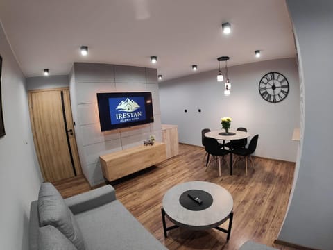 Communal lounge/ TV room, TV and multimedia, Living room, Seating area, Evening entertainment