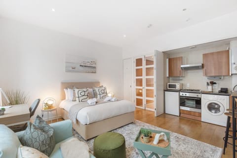 Bed, Photo of the whole room, oven, stove, washing machine