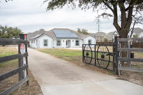 Property building, Facade/entrance, Natural landscape