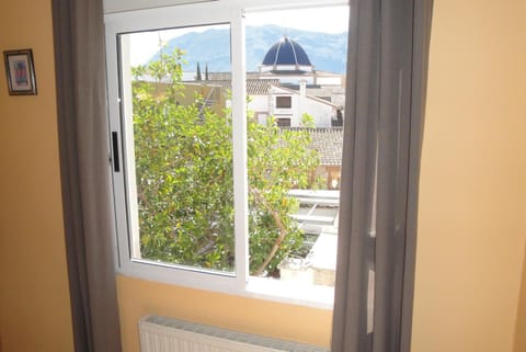 Nearby landmark, Neighbourhood, City view, Street view