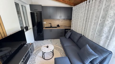 Kitchen or kitchenette, Living room, Seating area, Dining area, minibar