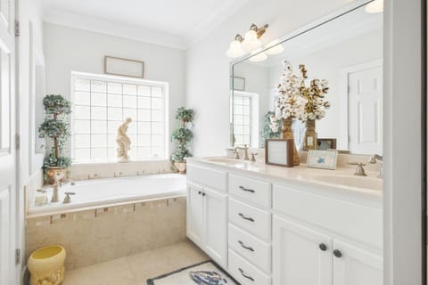 Sandy Shenanigans by Blu Skye! -New to Management 2025! House in Sunnyside