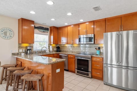 New! Iguana Palms - Private beach - Pet Freindly! House in Laguna Beach