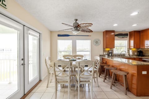 New! Iguana Palms - Private beach - Pet Freindly! House in Laguna Beach