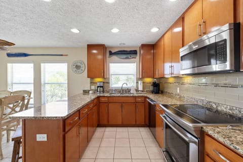 New! Iguana Palms - Private beach - Pet Freindly! House in Laguna Beach