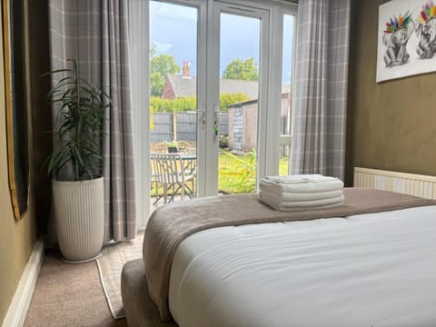 Garden, View (from property/room), Bedroom, Garden view