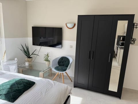 Communal lounge/ TV room, TV and multimedia, Living room, Evening entertainment, Bedroom