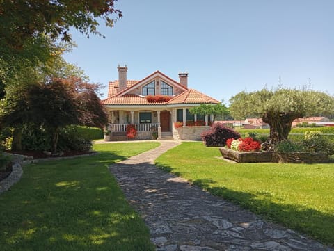 Property building, Day, Natural landscape, Garden, Garden view