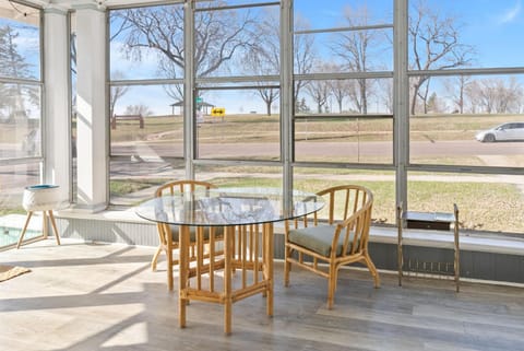 Mint House At Japanese Gardens House in Sioux Falls