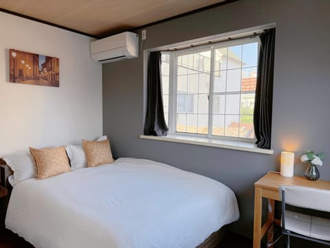 Seating area, Bedroom