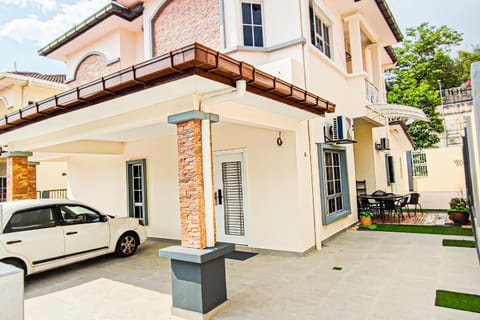 Property building, Day, Parking
