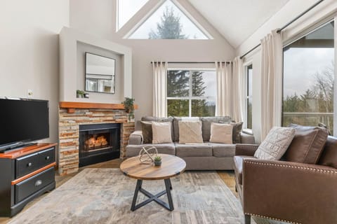 Communal lounge/ TV room, TV and multimedia, Seating area, Evening entertainment, fireplace