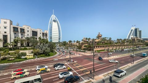City view, Street view, Location
