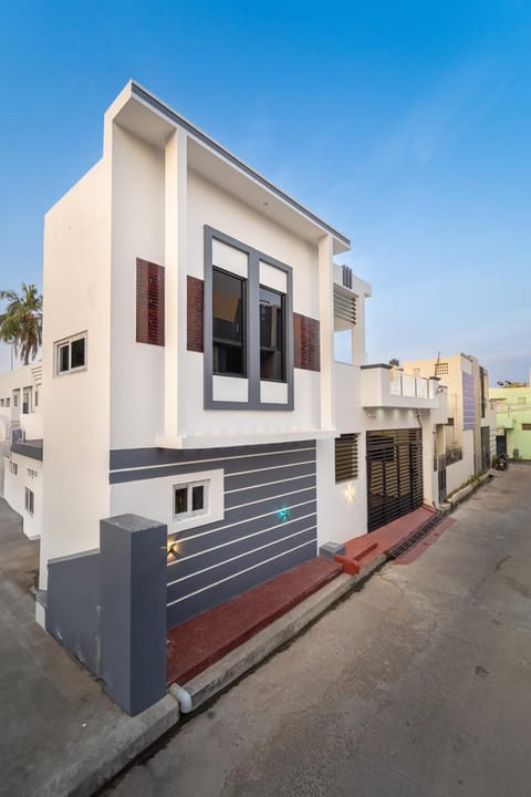 Property building, Street view