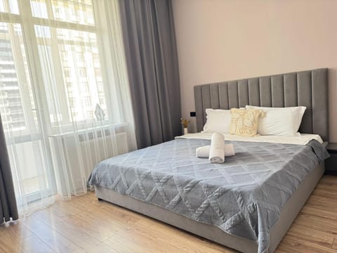 Bed, Bedroom, towels