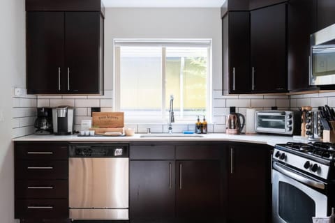 Stylish Urban Loft wFloating Stairs&Fireplace House in Seattle